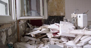 Демонтаж хрущевки в Нижнем Новгороде - удаление старых полов и стен по выгодной цене от 1759 рублей.